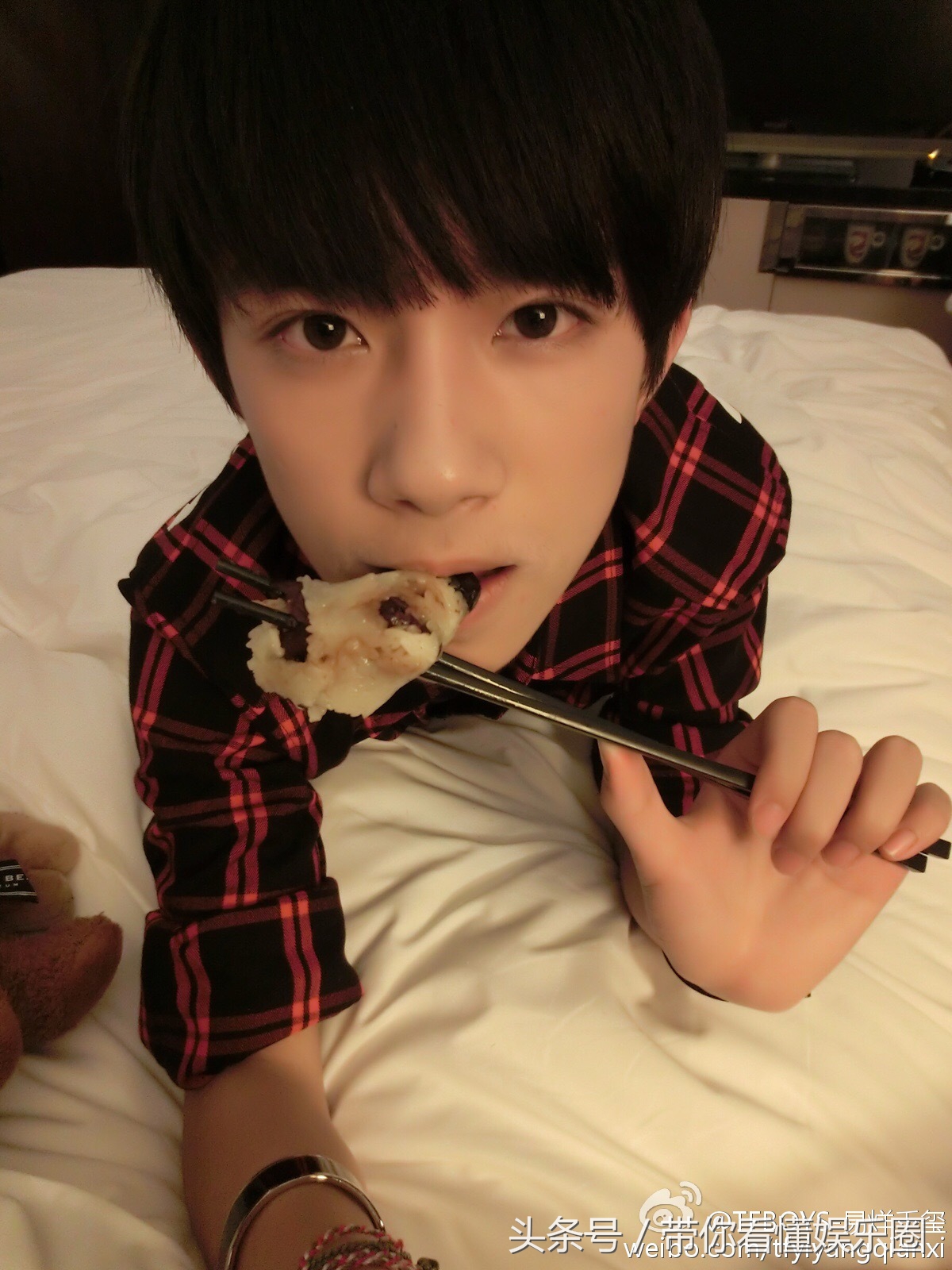 易烊千玺令人发指的照片,易烊千玺的100个细节