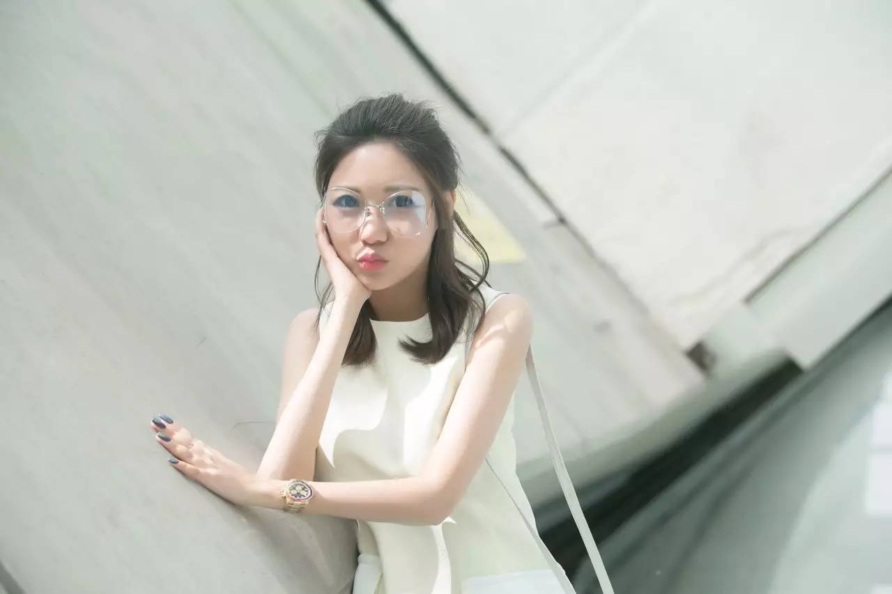 杨幂机场新造型,杨幂又秀新穿搭