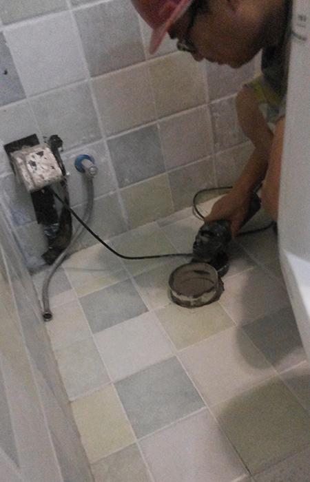 卫生间马桶拆了臭怎么解决,卫生间忽然返臭味