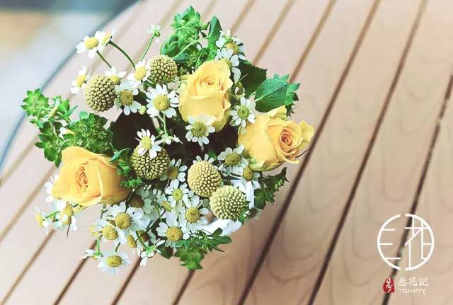 花艺步骤图,适合初冬的花艺