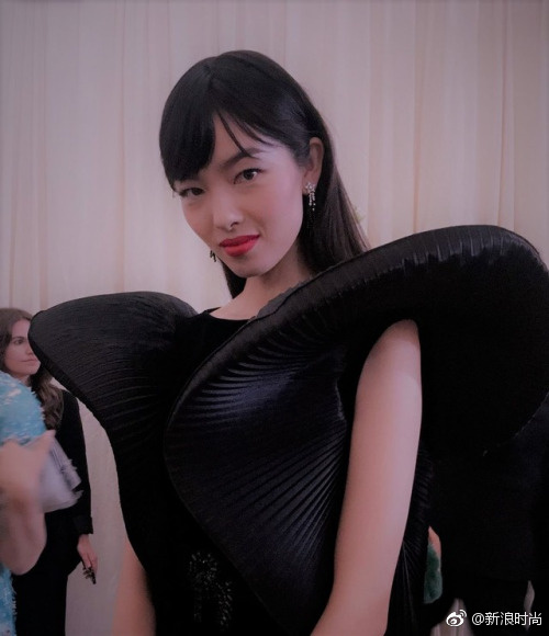 大幂幂大表姐美得稳妥可我更喜欢“玩很大”的日日和水果姐！