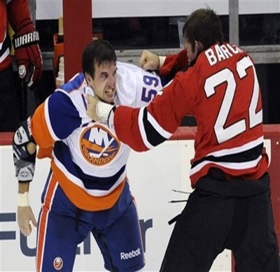 冰球赛为何经常变成拳击赛,冰球变成拳击赛