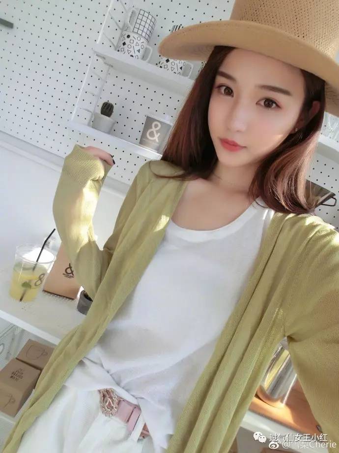 网红以前照片和现在照片转换,千万网红晒旧照对比现在