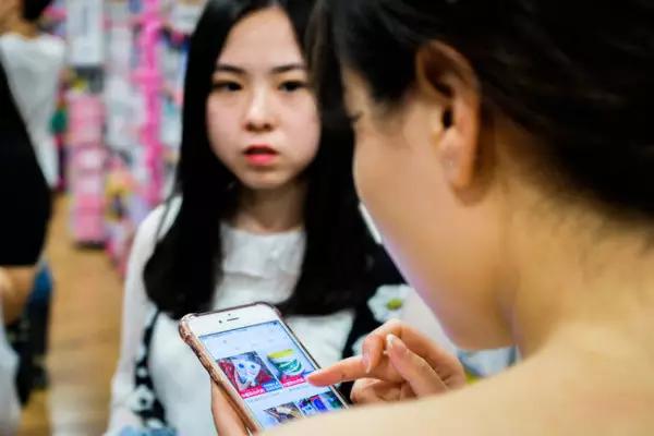 澳洲中国留学生代购年入30万美元，十个人就有八个人做代购