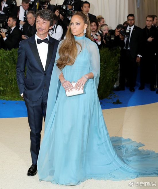 大幂幂大表姐美得稳妥可我更喜欢“玩很大”的日日和水果姐！