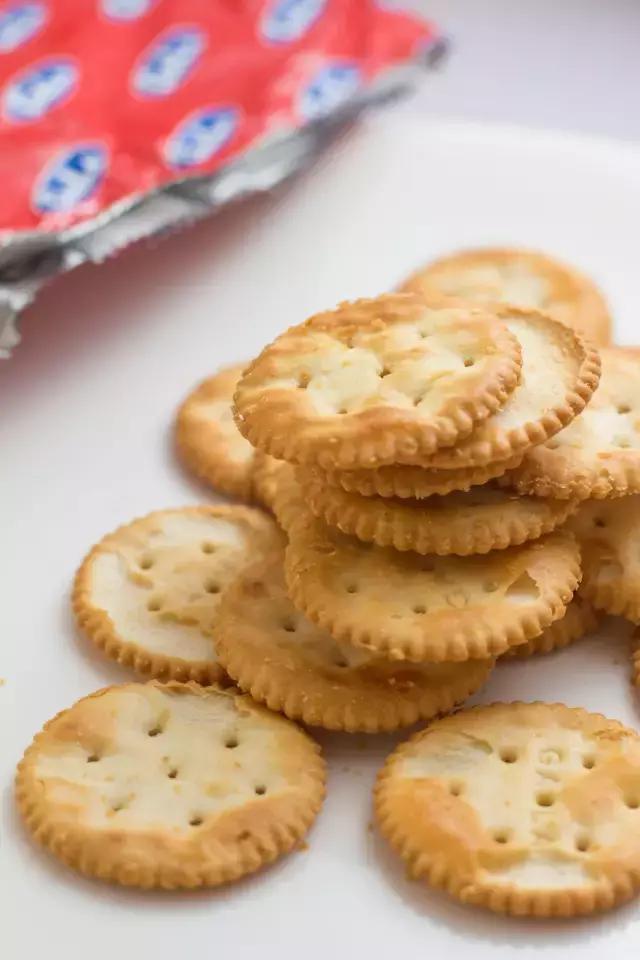 十款全球公认的爆款零食,40款零食测评胖了10斤的含泪推荐