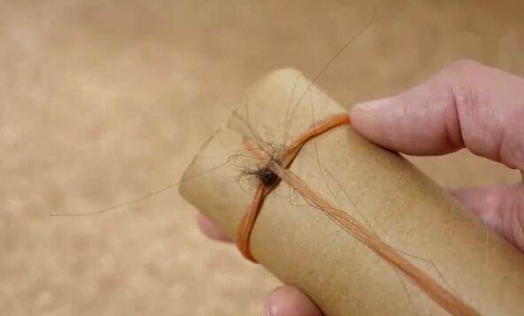 清理地板上的头发神器,地板上头发多用什么妙招能去除