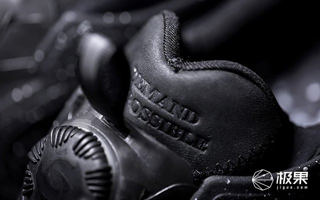 便捷式系鞋带球鞋,自动系鞋带的nike球鞋