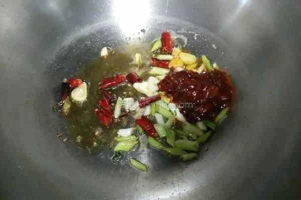 吃素就吃蛋白质丰富得豆腐，好吃到连盘子都能吃掉