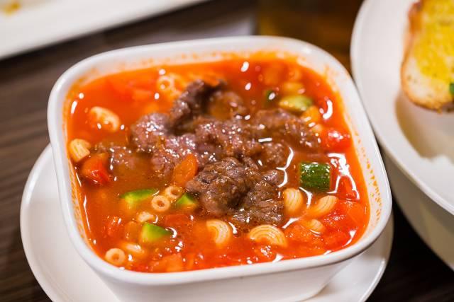 它要做江南西的兰桂坊！凌晨4点，还有很多人不肯回家……