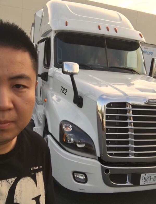 国内创业失败，小伙去加拿大开卡车，待遇丰厚工作轻松，好生羡慕