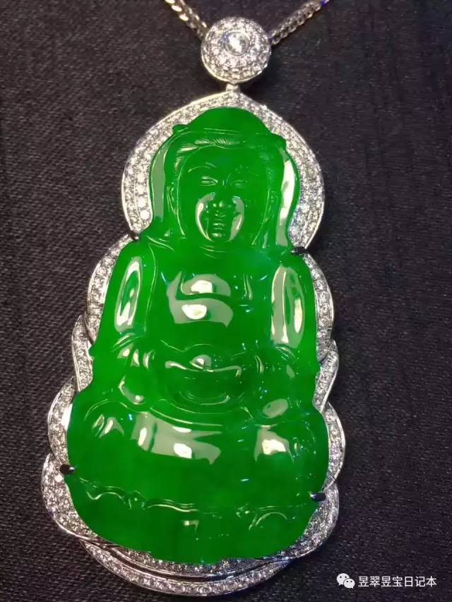 翡翠佳名世共稀,佛堂高下巧相宜