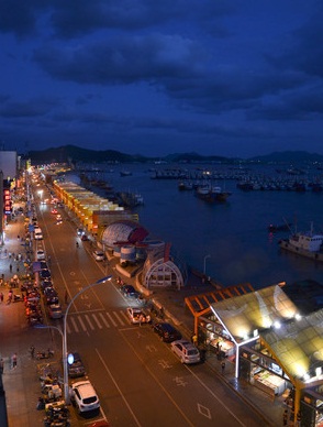 山与海之间有一个地方,穿梭山与海与城之间