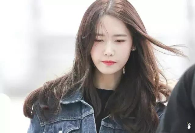 初学者化妆需要哪些东西和步骤呢 (初学化妆怎么选产品需要注意什么)