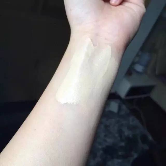 杨幂脸和手臂全涂了粉底,杨幂迪丽热巴看了都心动