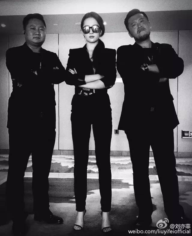 Madam问答室丨20岁眼霜，鹅蛋脸墨镜，上妆卡粉，平价修容盘，化眼线进眼睛