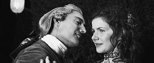 实验：在身上喷费洛蒙就能泡到妞吗？