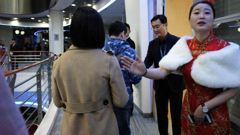 开工第一天，发红包、办庙会、上电视，互联网公司好忙