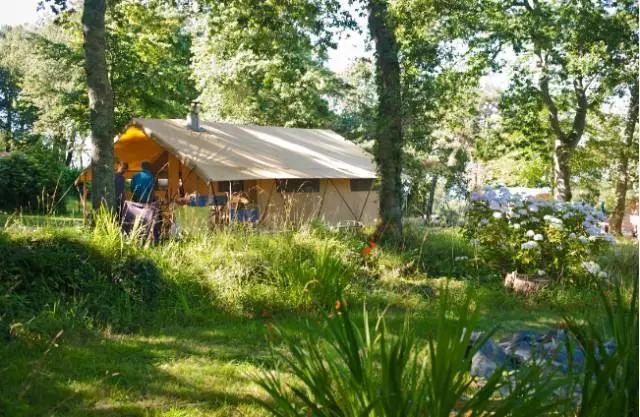 四川房车露营,川藏线上最火的房车露营基地