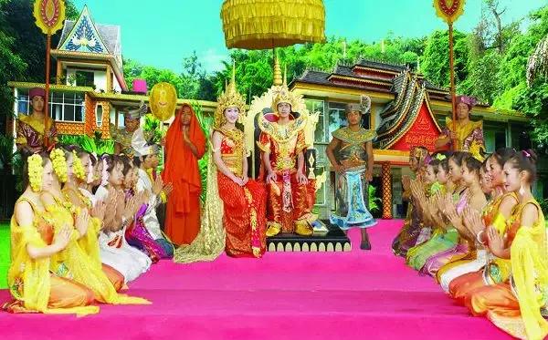 泼水节后，西双版纳该怎么玩，附防高温注意事项