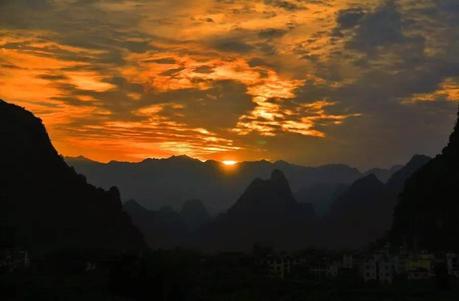 元宝山下,山水云间,悠悠闲云时光,恰好那时我也在