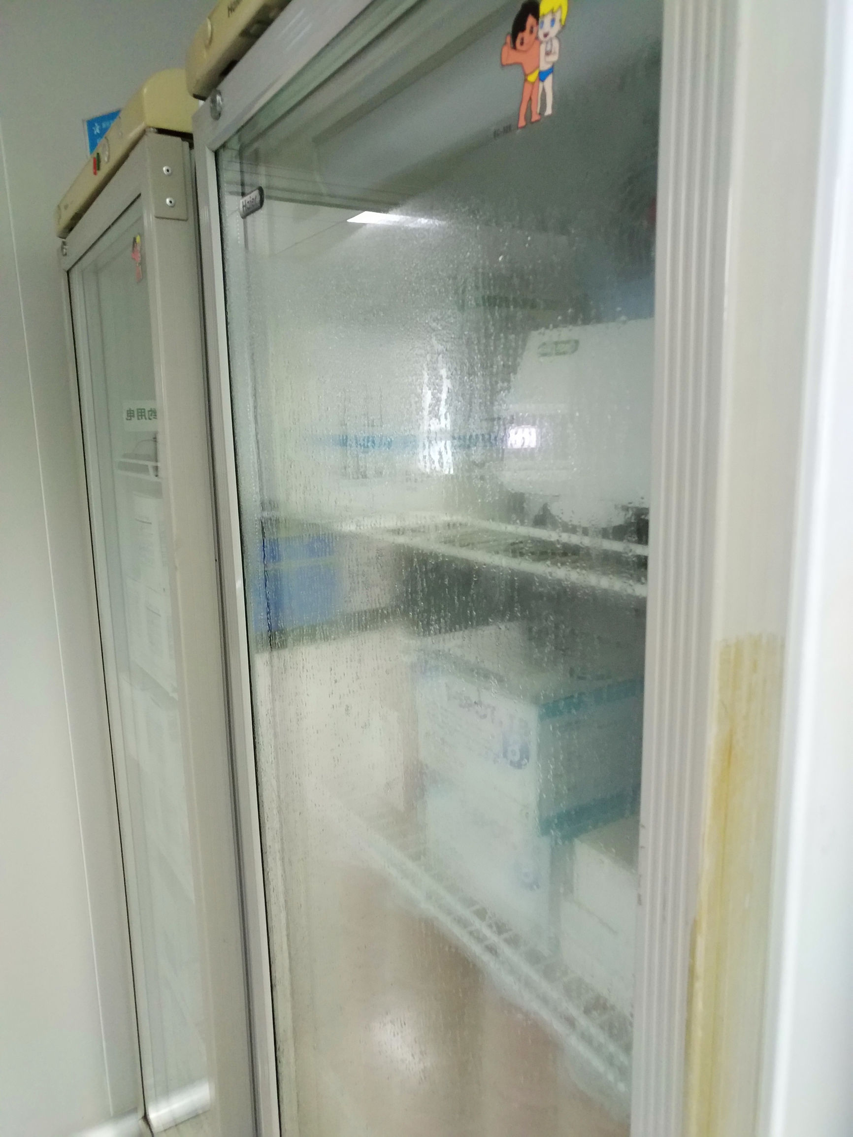 冰箱有水漏地上了,西门子冰箱冷藏室有水珠怎么回事