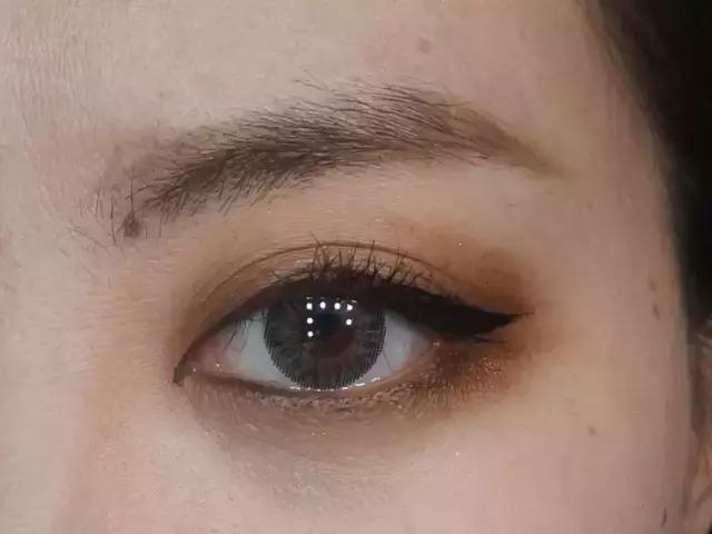 女人的眼妆应该如何画，眼妆是妆容的核心哟