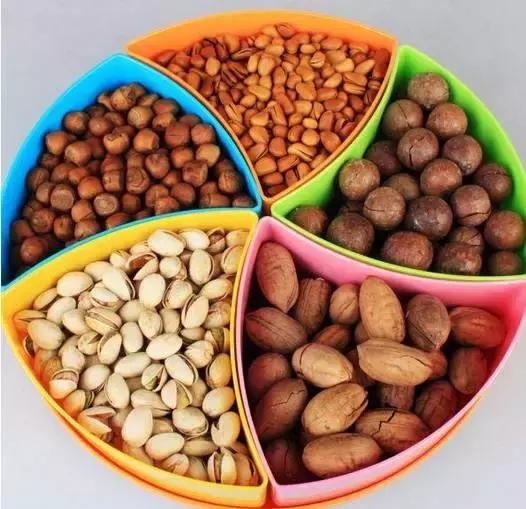 男童误食烧碱食道被烧伤,小朋友误喝烧碱的视频