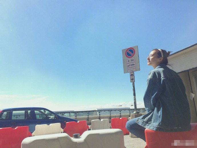 吴昕看马德里竞技比赛,吴昕巴黎街拍图片