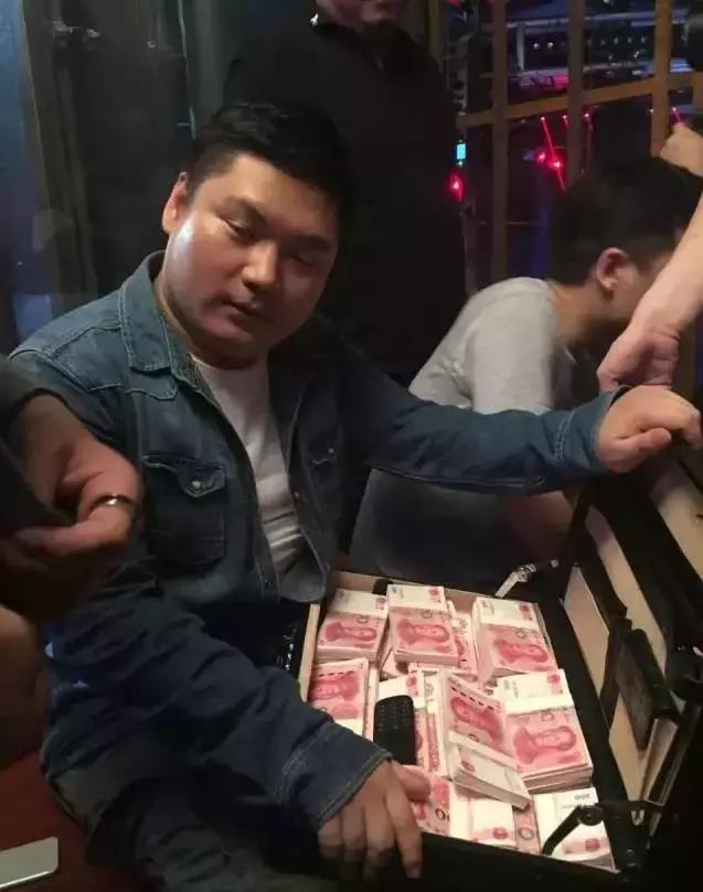 yy利哥连麦,yy利哥和老李连麦唱歌