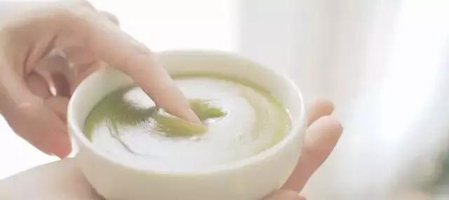 怎样卸妆才干净？卸妆不对，分分钟毁容！