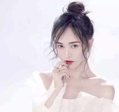 丸子头升级啦！这款炸毛丸子头，拯救你的大额头！