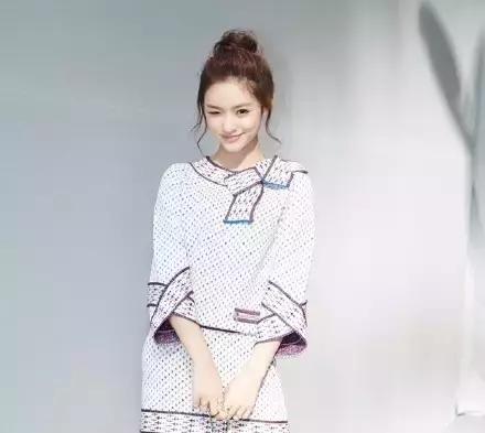 丸子头升级啦！这款炸毛丸子头，拯救你的大额头！