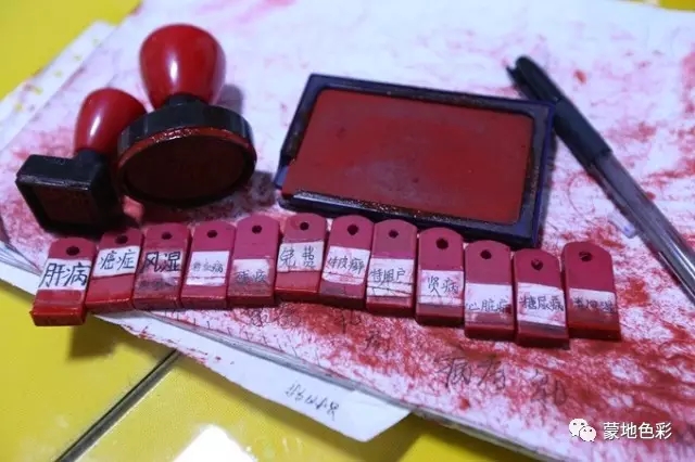 他被评为最美乡村医生上过央视春晚他是草原神医他是蒙古人