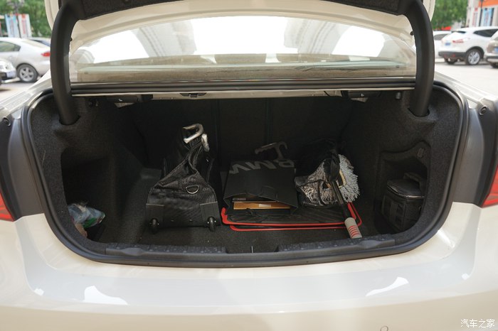 2017款宝马320lim运动试驾,19款宝马320lim运动曜夜版