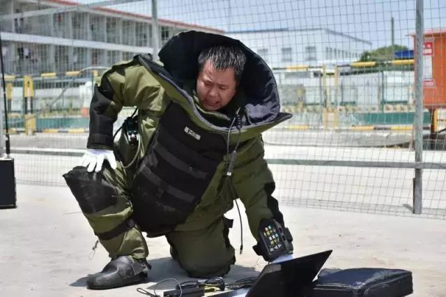 真正的拆弹专家视频,拆弹专家怎么过