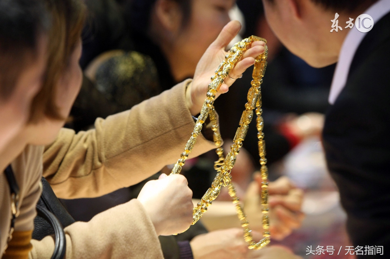 你还买土了吧唧的黄金玉佛送妈？赶紧卖掉来看看这些貌美的珠宝吧