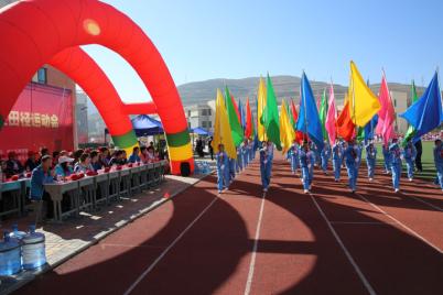 湖边中心小学2018年田径运动会,全县中小学生田径运动会圆满闭幕