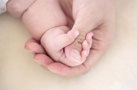 宝宝发烧后长疹子是怎么回事,小孩子发烧脸上长疹子怎么办