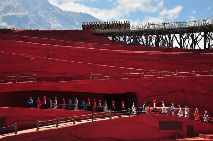 玉龙雪山纳西人心中的神山,玉龙雪山是当地纳西族的神山