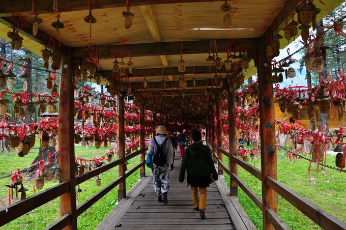 玉龙雪山纳西人心中的神山,玉龙雪山是当地纳西族的神山