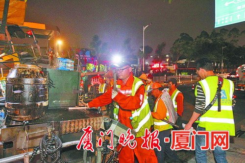 滚烫的沥青泼在车上漆面会损坏吗,滚烫的沥青路面