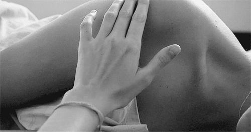 耳鬓厮磨是什么感觉,耳鬓厮磨的含义是什么