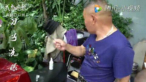 62岁老人街头理发,62岁老人理发