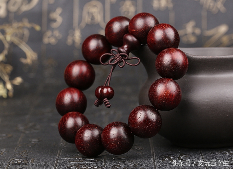 你了解檀木手串吗,檀木的手串有什么好处