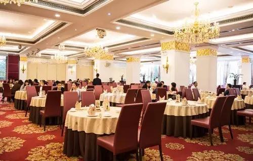 这个空降厨师,为何工资高过港厨?