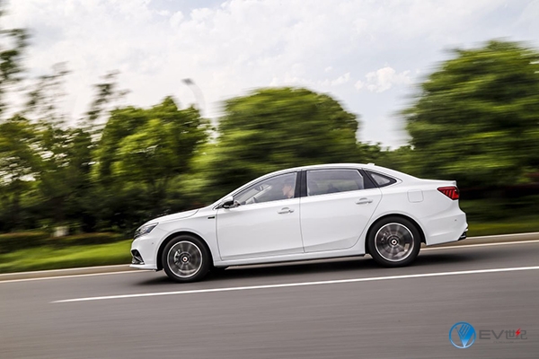 上汽荣威新能源车体验,荣威ei6max试驾