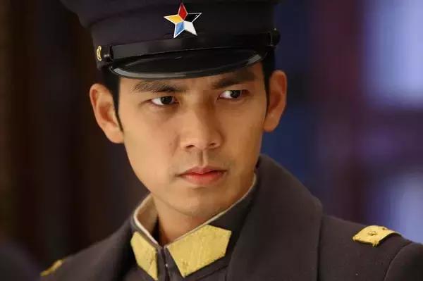 现在就只有“霸道总裁要上我”才能满足老夫抖M的少女心啦！