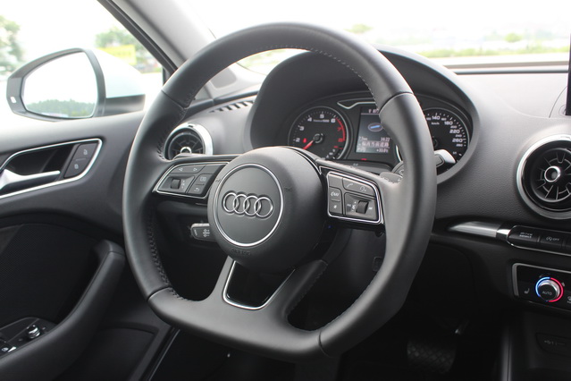 奥迪a33.5tfsi落地价,奥迪a3sportback