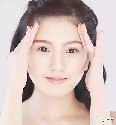 没皱纹才叫年轻！按摩5个部位马上紧致！